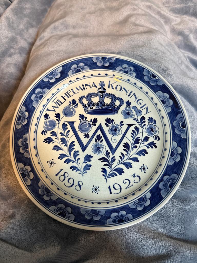 Delfts Blauw Herdenkingsbord Koningin Wilhelmina 1898-1923, Verzamelen, Ophalen of Verzenden, Gebruikt, Servies