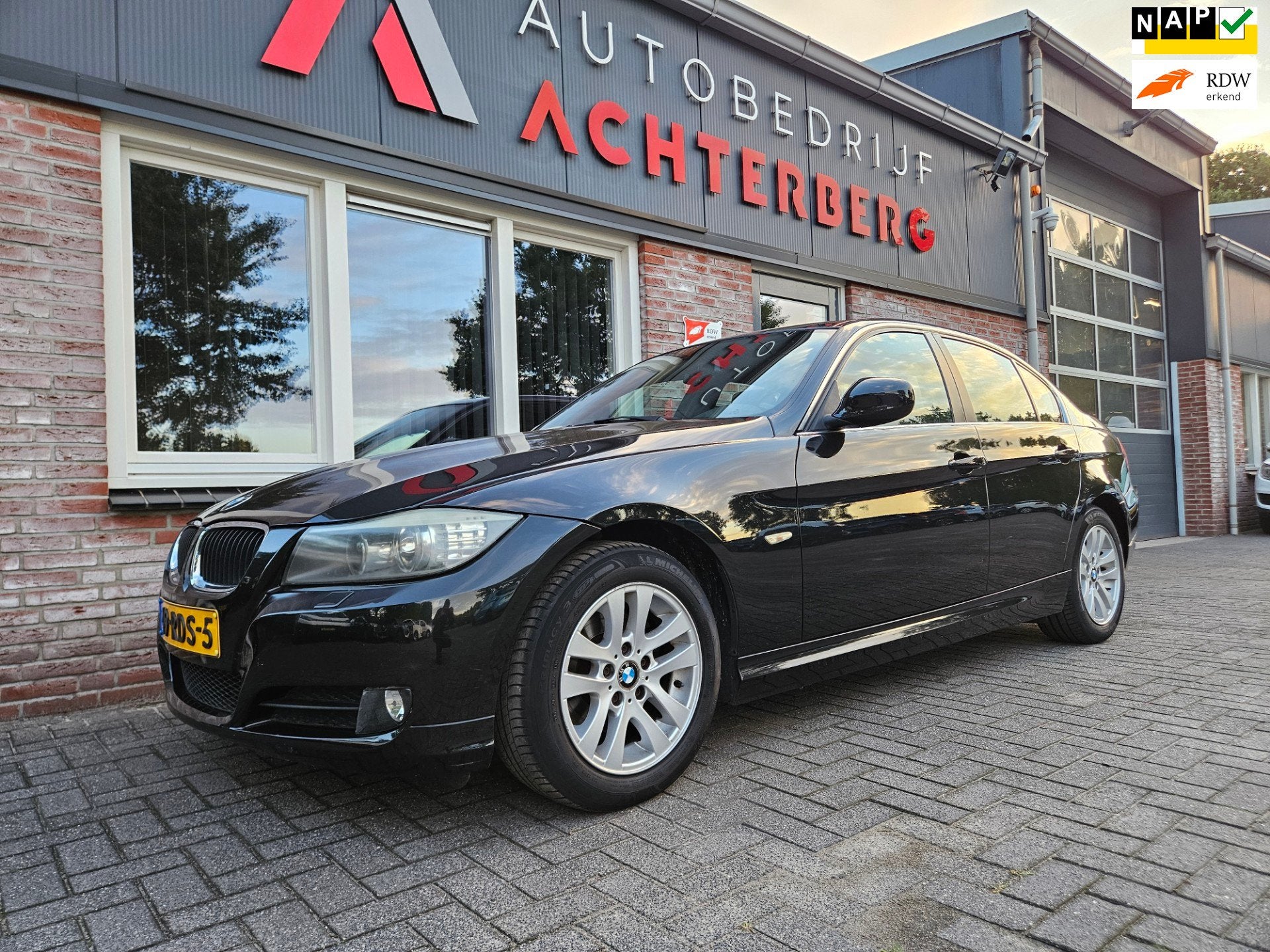BMW 3-serie 318i Corporate Lease Business Line Xenon! Airco/, Auto's, Euro 5, 4 cilinders, Zwart, Origineel Nederlands