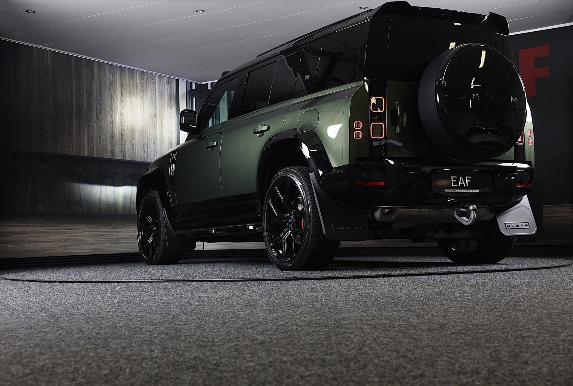 Land Rover Defender 110 2.0 P300e 110 X-Dynamic URBAN / FACE, Auto's, Automaat, Dealer onderhouden, Gebruikt, Zwart