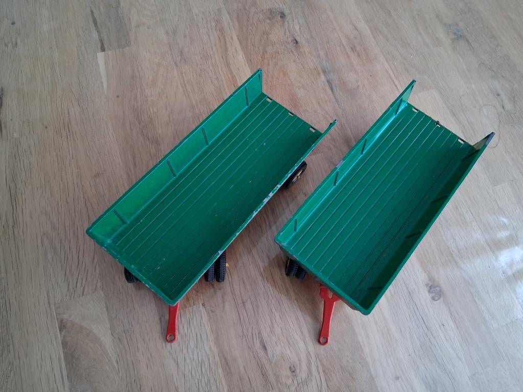 Twee Groene Britains Aanhangwagens, Overige merken, Gebruikt, 1:50 of kleiner, Overige typen