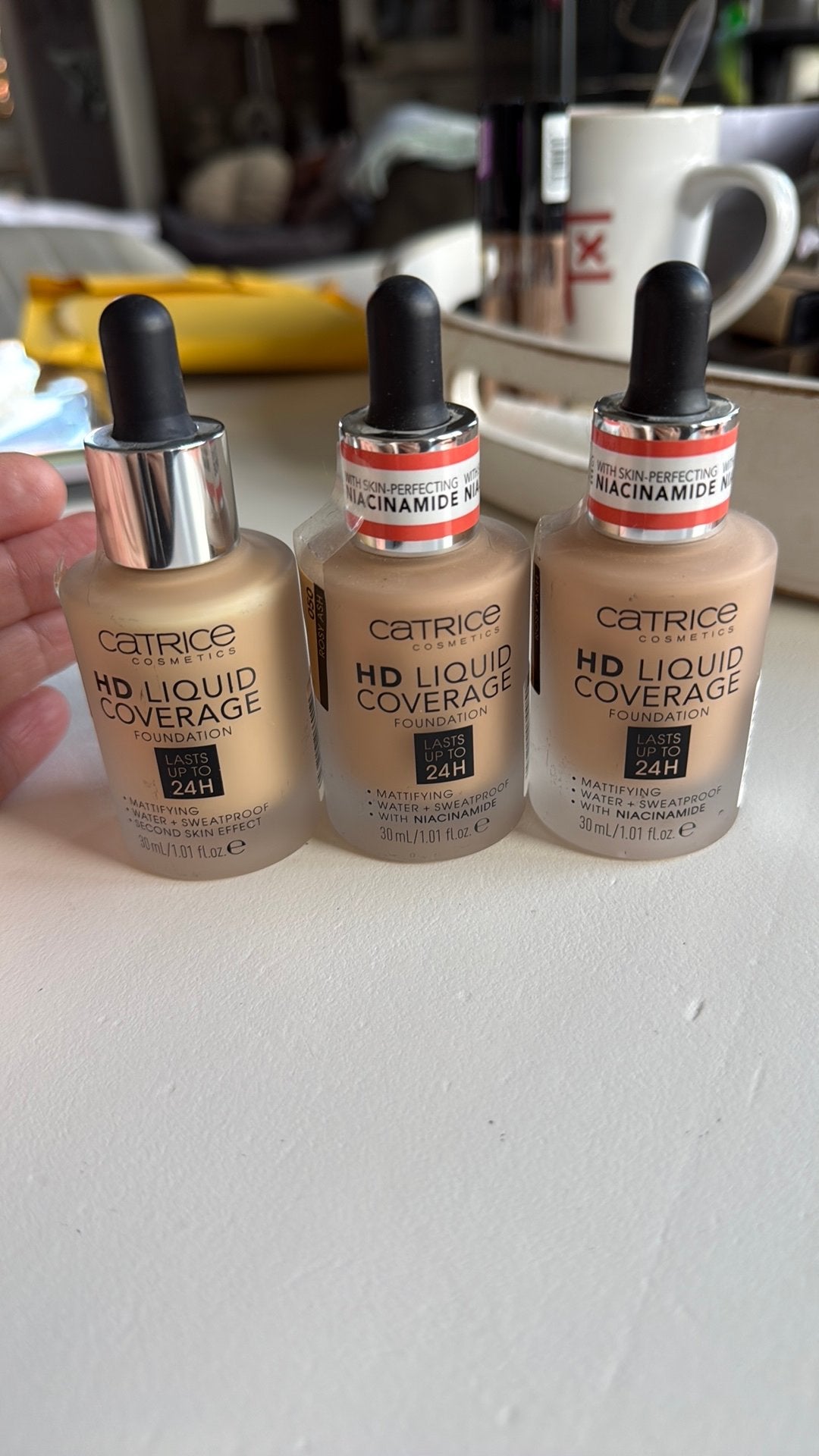 Catrice foundation nieuw, Ophalen of Verzenden, Nieuw, Beige, Gehele gezicht