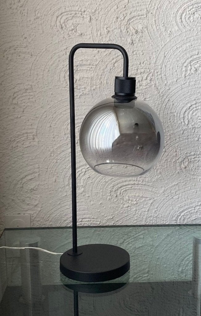 Zwarte tafellamp met glazen bol, Ophalen, E27 (groot), Zo goed als nieuw, Zwart