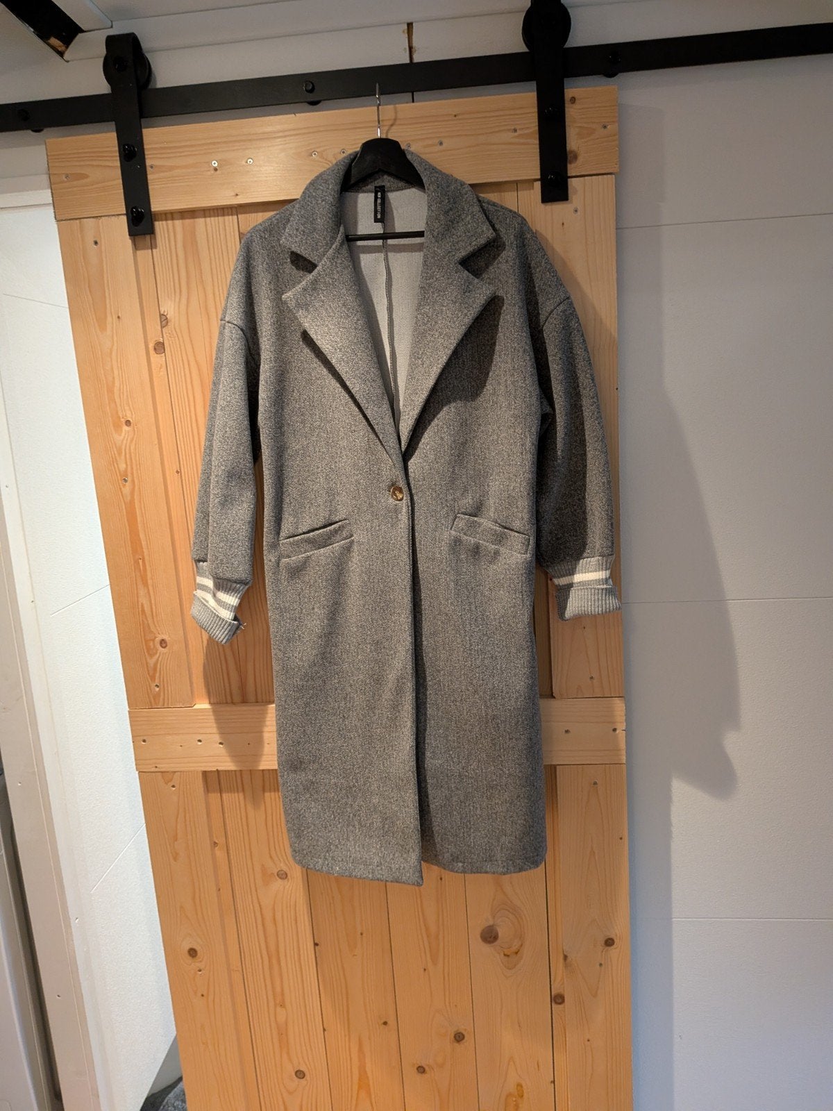 Nieuwe grijze jas, maat 40/42, Kleding | Dames, Ophalen, Nieuw, Maat 38/40 (M), Grijs