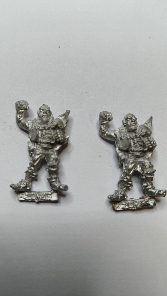 2 bloodbowl zombie metal, Ophalen of Verzenden, 1:50 of kleiner