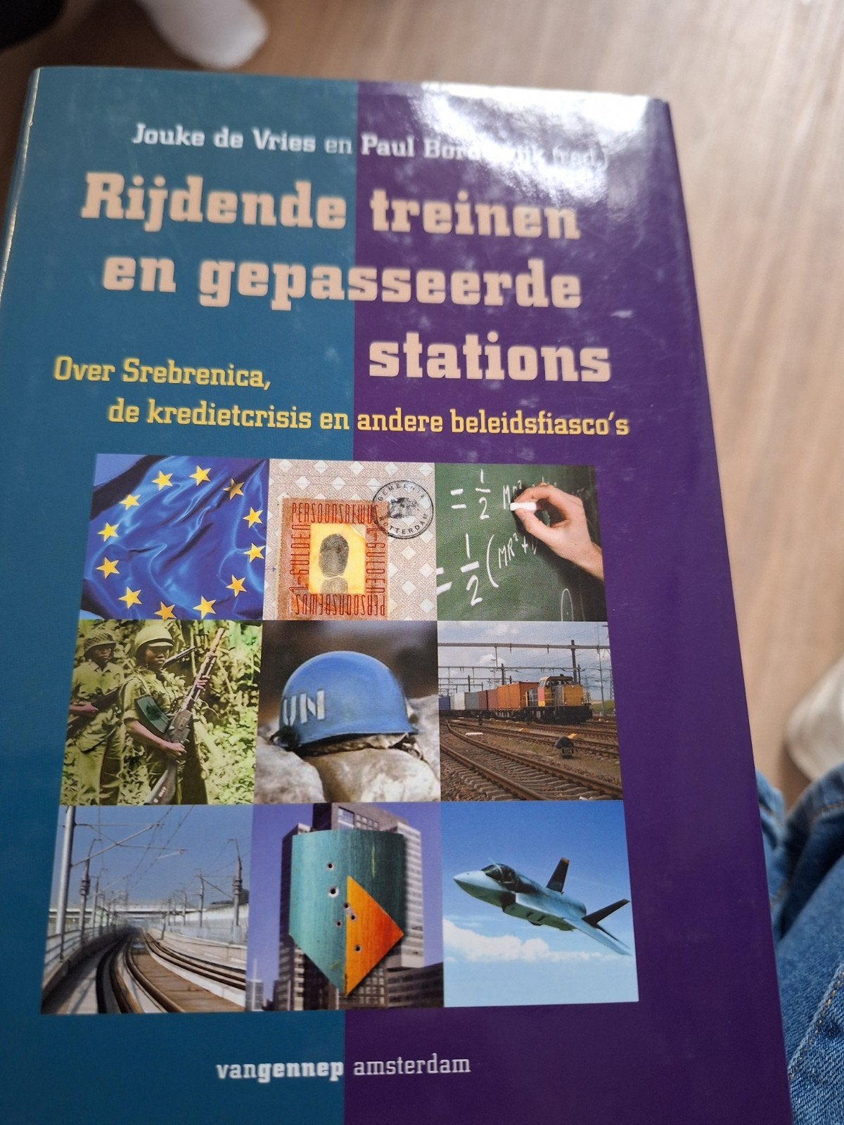 Rijdende treinen en gepasseerde stations - Jouke de Vries, Ophalen of Verzenden, 20e eeuw of later, Gelezen, Jouke de Vries en Paul Borremans