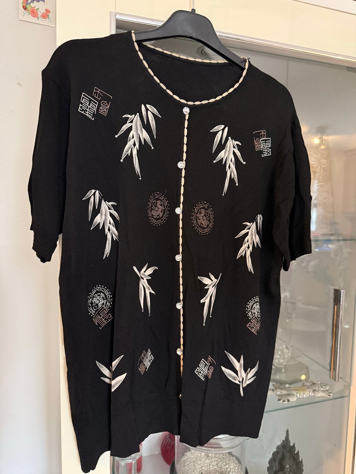 Zwart shirt met bamboe print en strass knopen maat M, Ophalen of Verzenden, Zo goed als nieuw, Maat 38/40 (M), Zwart