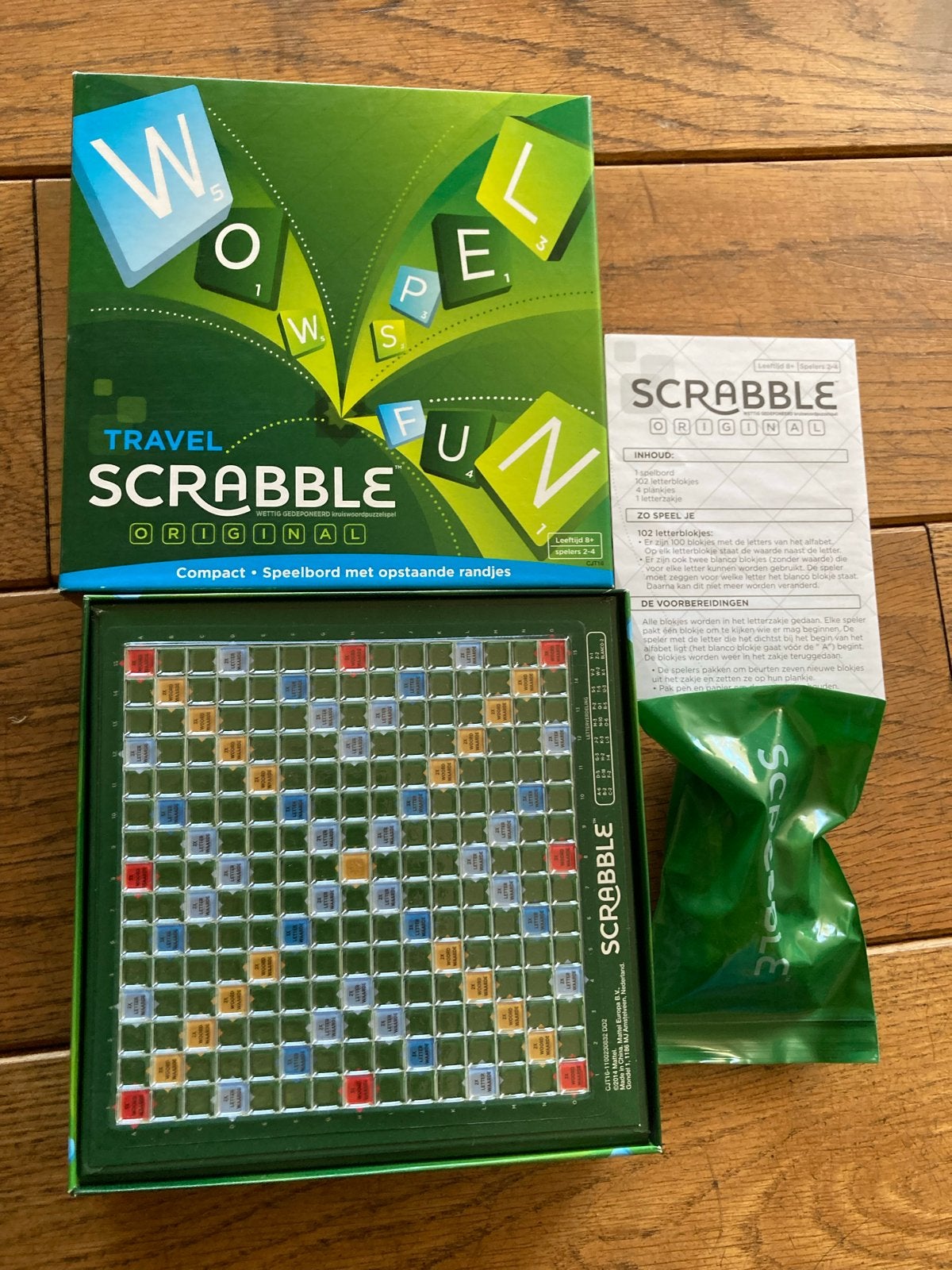 Travel Scrabble Original - Compact Reisspel, Hobby en Vrije tijd, Gezelschapsspellen | Bordspellen, Drie of vier spelers, Ophalen of Verzenden
