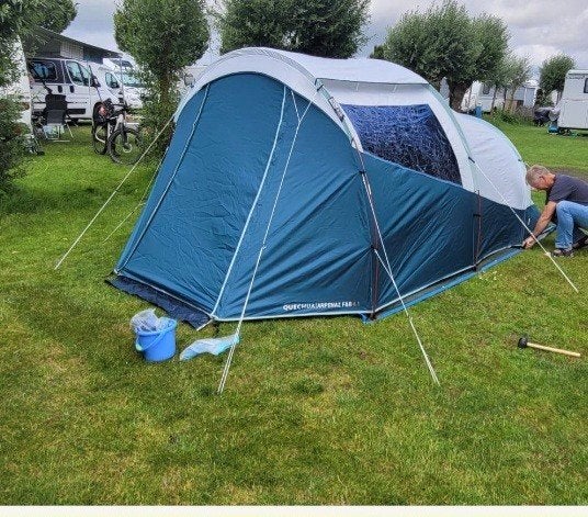Te koop Quechua Arpenaz 4.1 Fresh & Black tent, Ophalen, Zo goed als nieuw, Tot en met 4