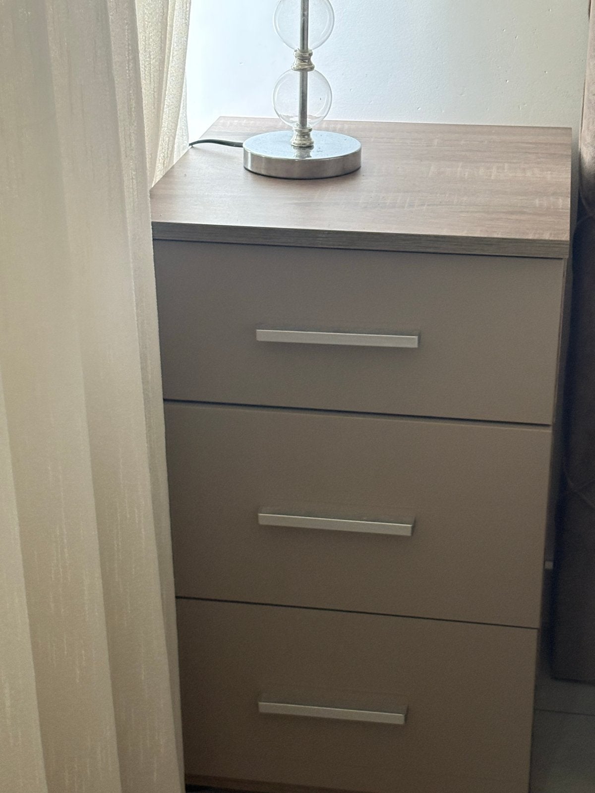Nachtkastje met 3 lades - Beige/Houtkleurig, Gebruikt, Minder dan 45 cm, Hout, 55 tot 70 cm