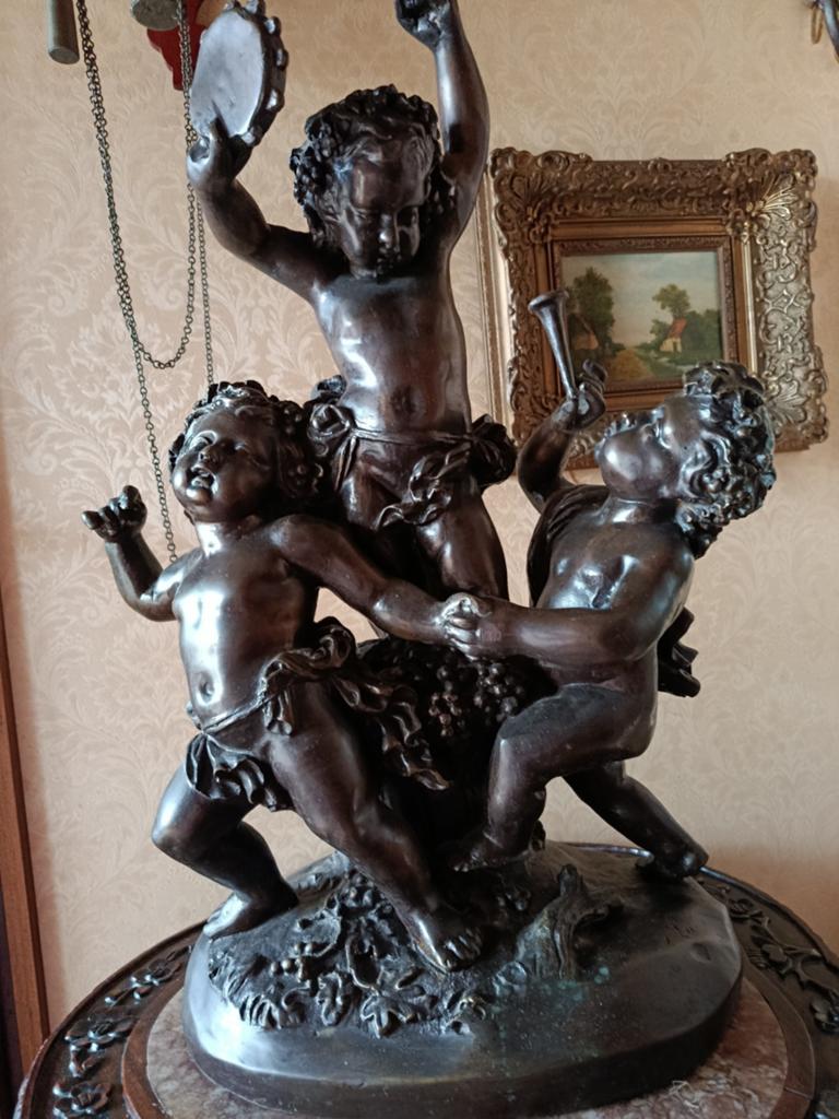 Antiek Bronzen Beeld: drie putti Trompet tamboerijn 60 cm, Ophalen, Groep mensen, Gepatineerd, 50 - 100 cm