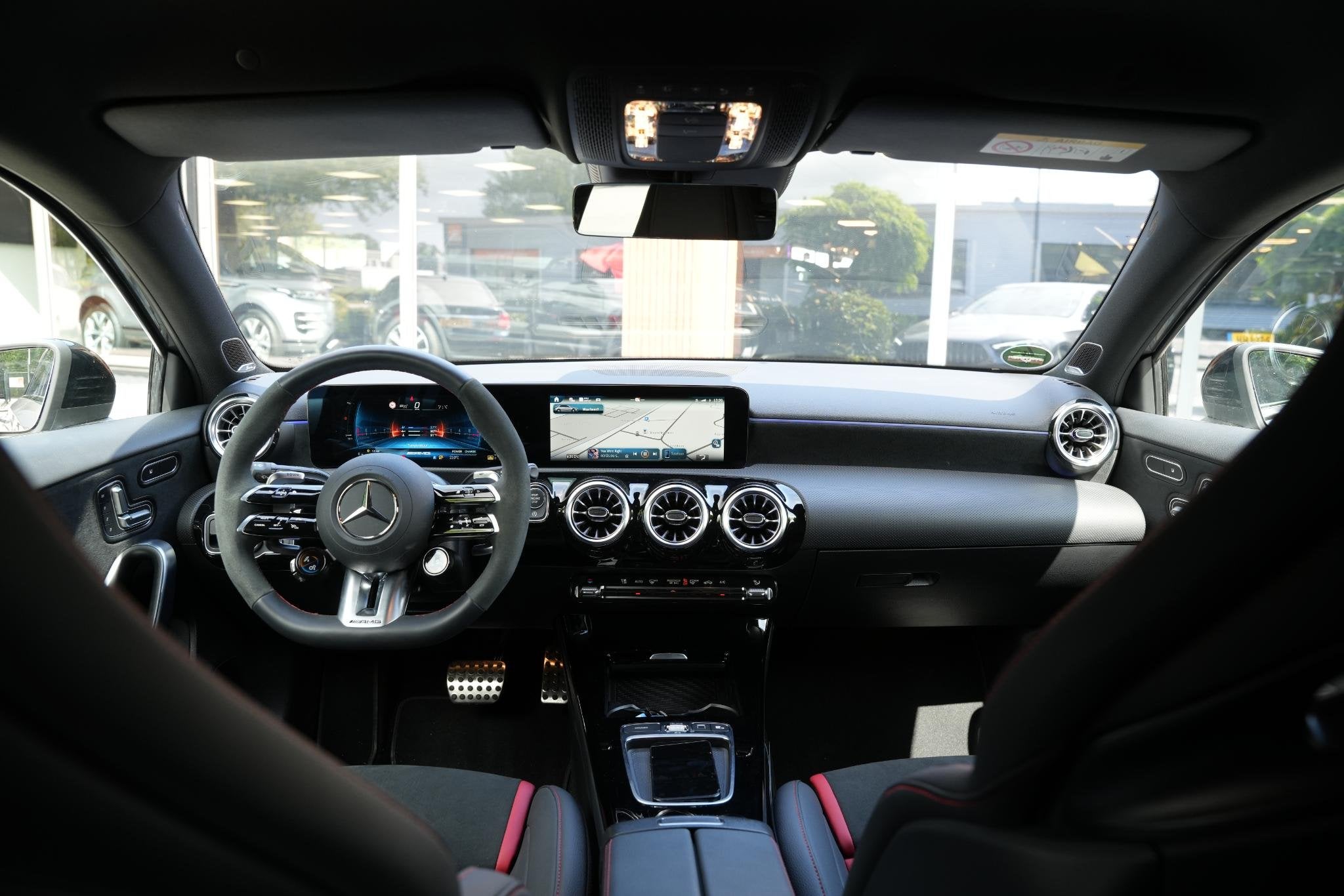 Mercedes-Benz A-klasse AMG 35 4MATIC Aero Pack Burmester Wid, Auto's, Automaat, 4 cilinders, Alcantara, 1545 kg