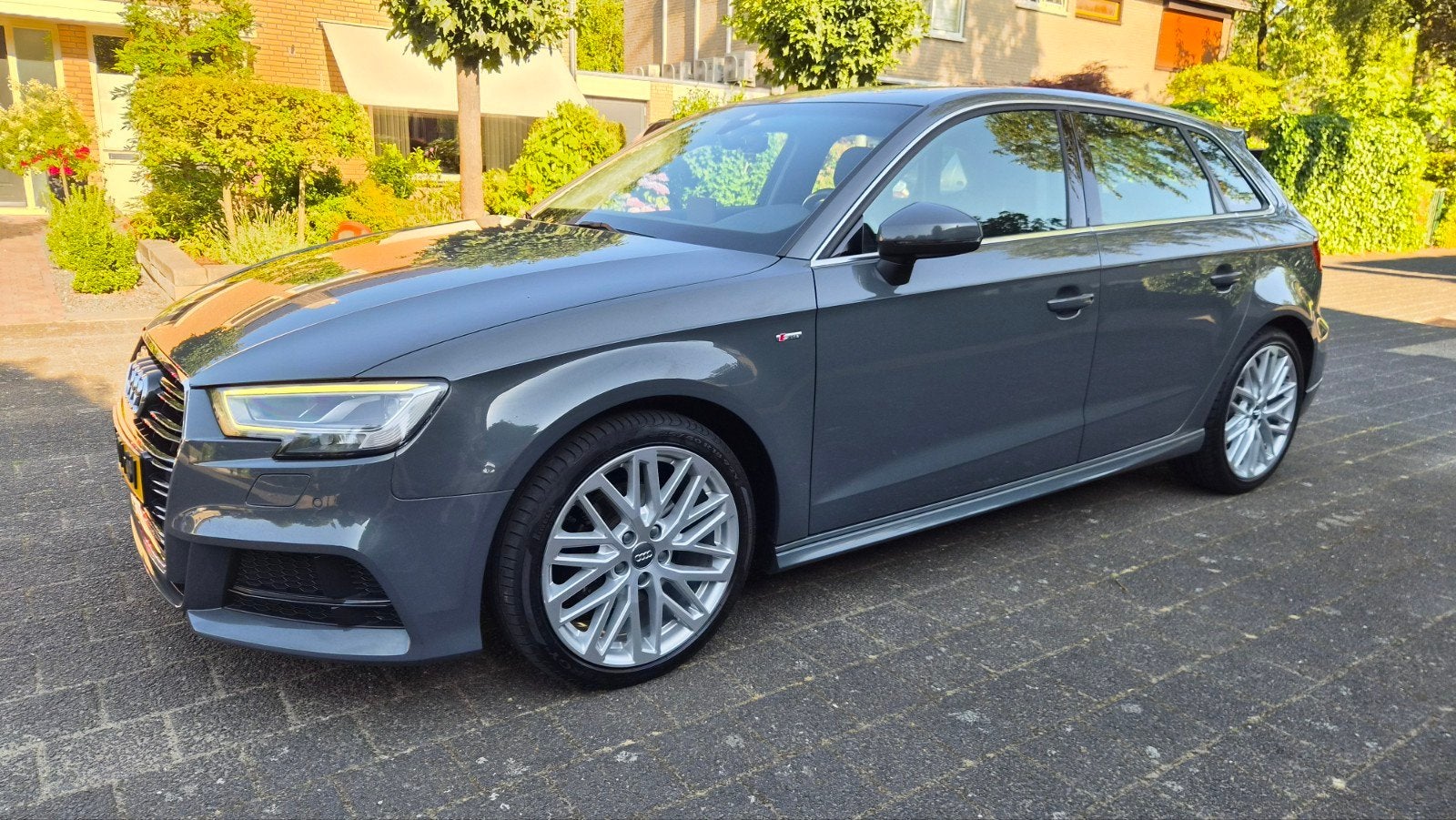 Audi A3 1.5 Tfsi 150pk Automa S-line led carplay digi displa, Auto's, Stof, 1498 cc, Zwart, 4 cilinders
