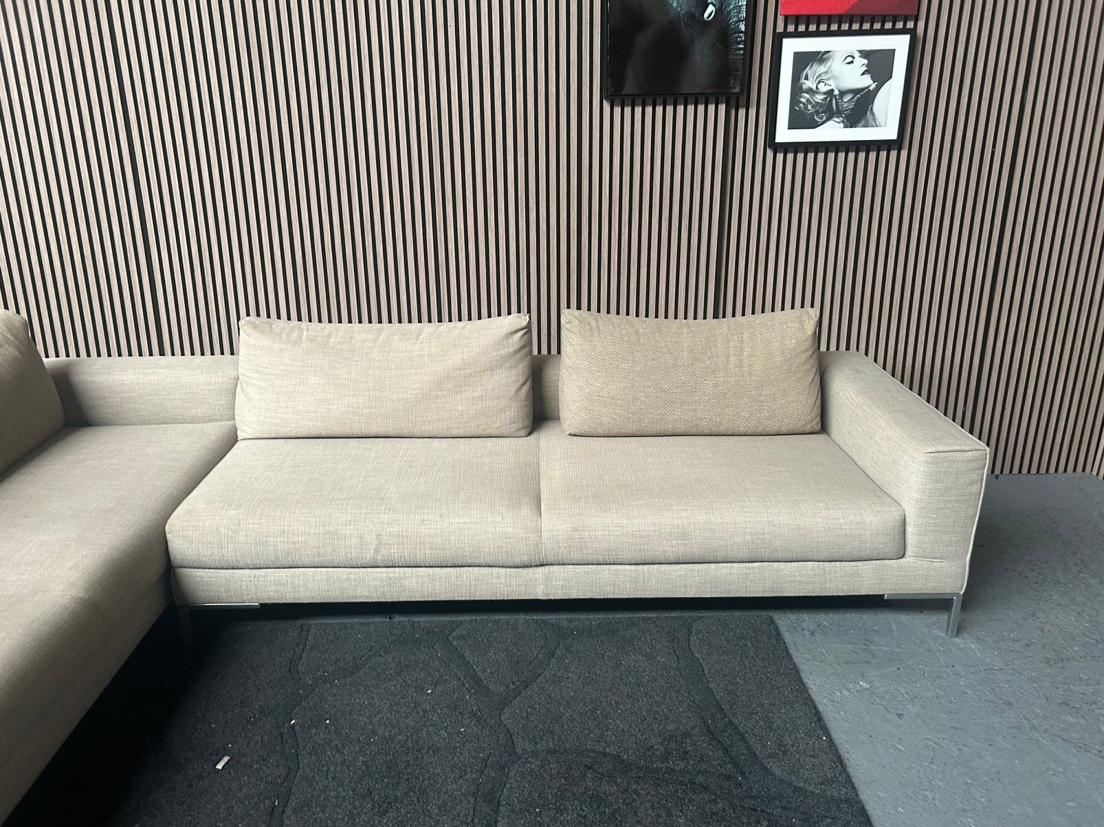 GRATIS LEVERING Design on Stock Aikon Bank 330X250 GEREINIGD, Huis en Inrichting, Banken | Bankstellen, Design on stock aikon