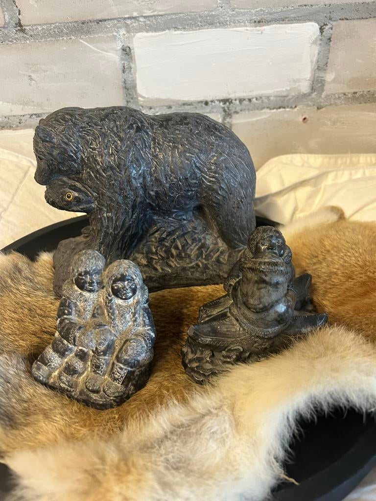 Leul set eskimos en beer met forel canada ( jolie zeepsteen, Ophalen of Verzenden, Zo goed als nieuw, Beeldje of Figuurtje