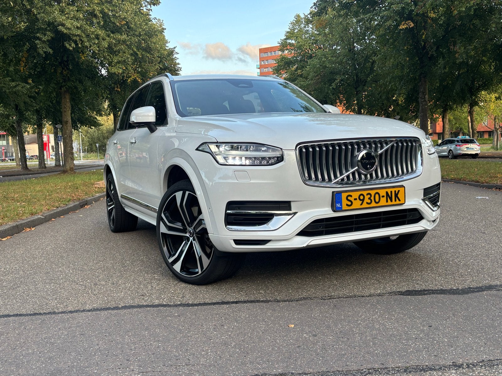Volvo XC90 T8  AWD Plug-in Hybrid 455pk 7P Ultimate Bright, Zwart, 4 cilinders, 1969 cc, 7 stoelen