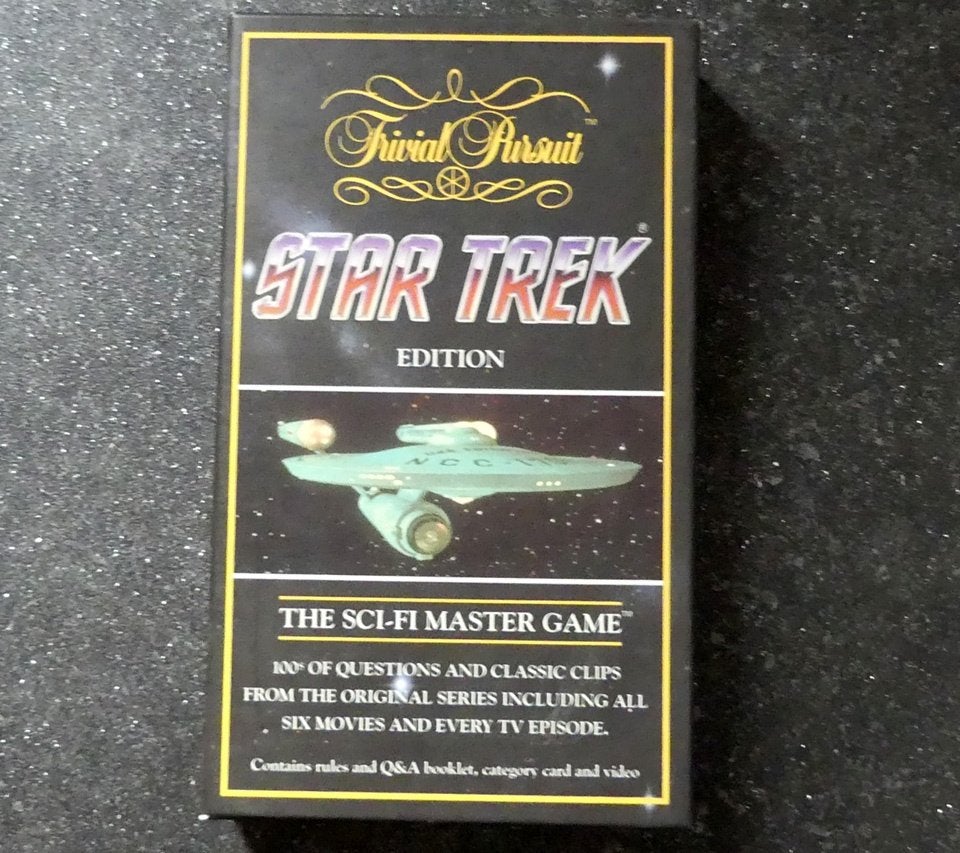 Star Trek Triviant Trivial Pursuit Star Trek edition 1995, Ophalen of Verzenden, Zo goed als nieuw, Tv, Overige typen