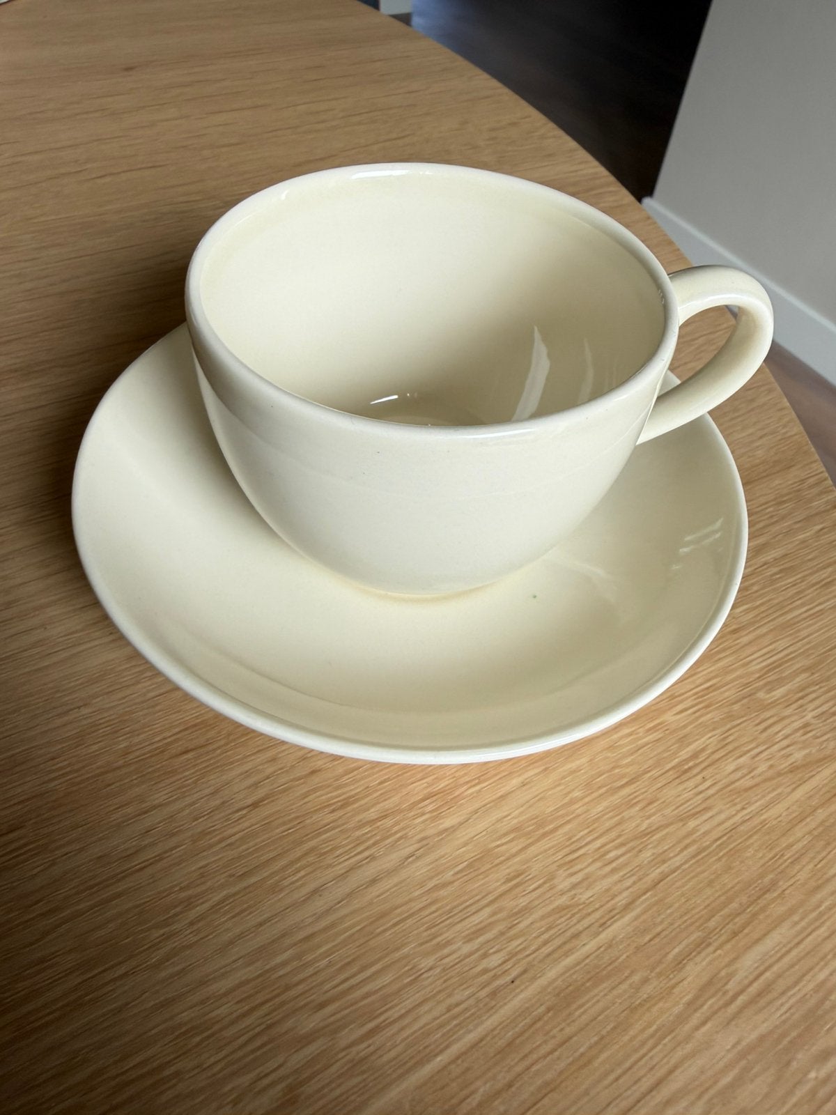 2x Wedgwood kop en schotel, Ophalen, Zo goed als nieuw, Porselein, Kop en/of schotel