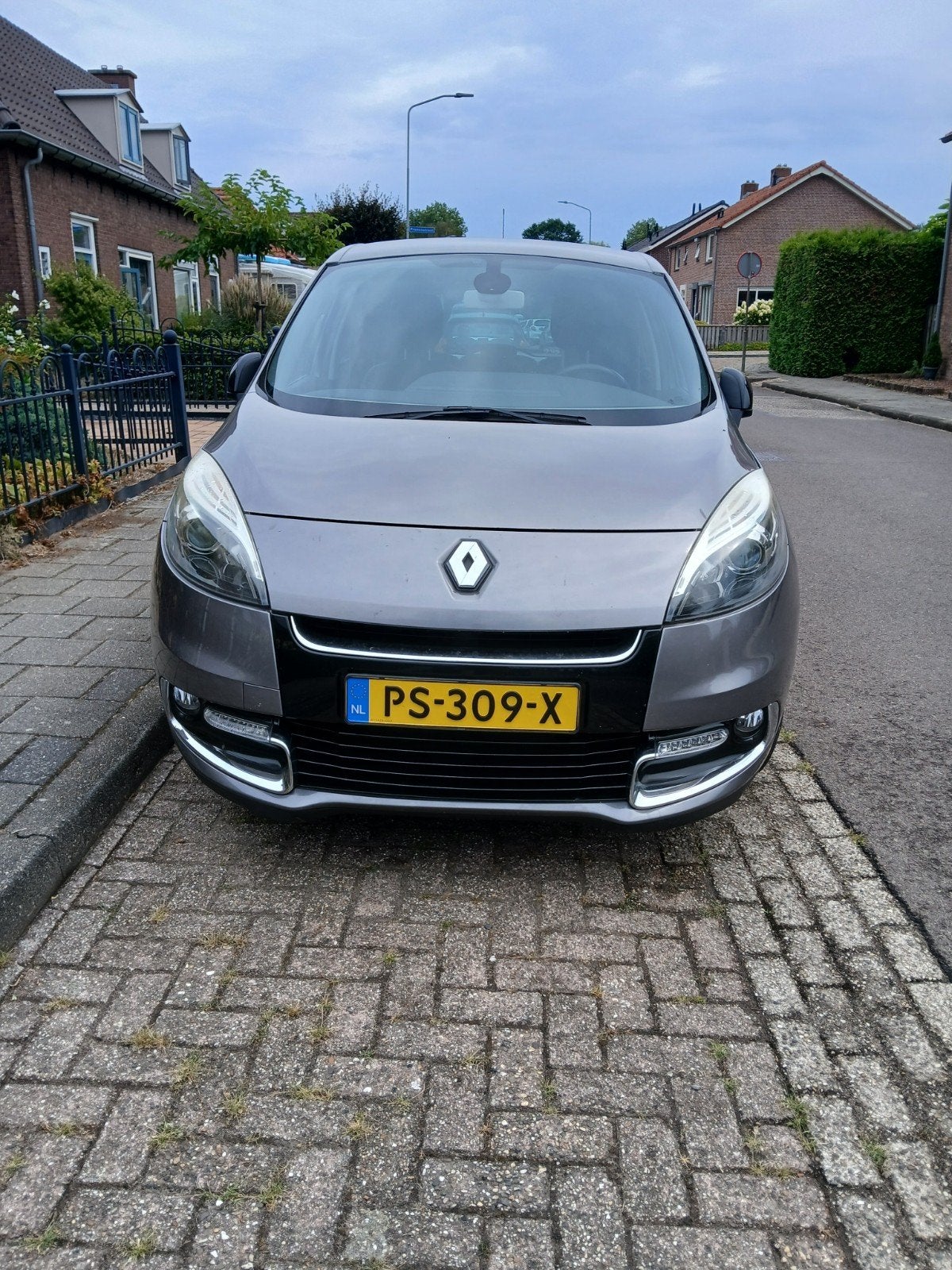 Renault Scénic 1.2 TCE 85KW 2012 Grijs, Auto's, Voorwielaandrijving, Stoelverwarming, 1295 kg, 4 cilinders
