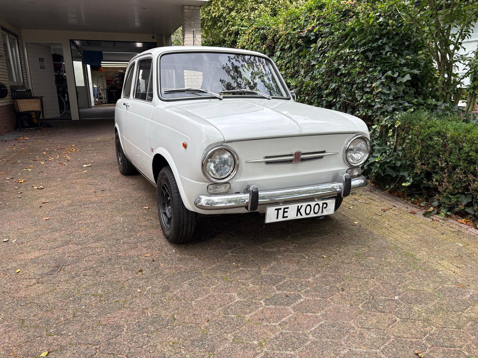 Fiat 850 0.8 1970 Wit compleet gereviseerd, Auto's, Zwart, 4 cilinders, Wit, Handgeschakeld