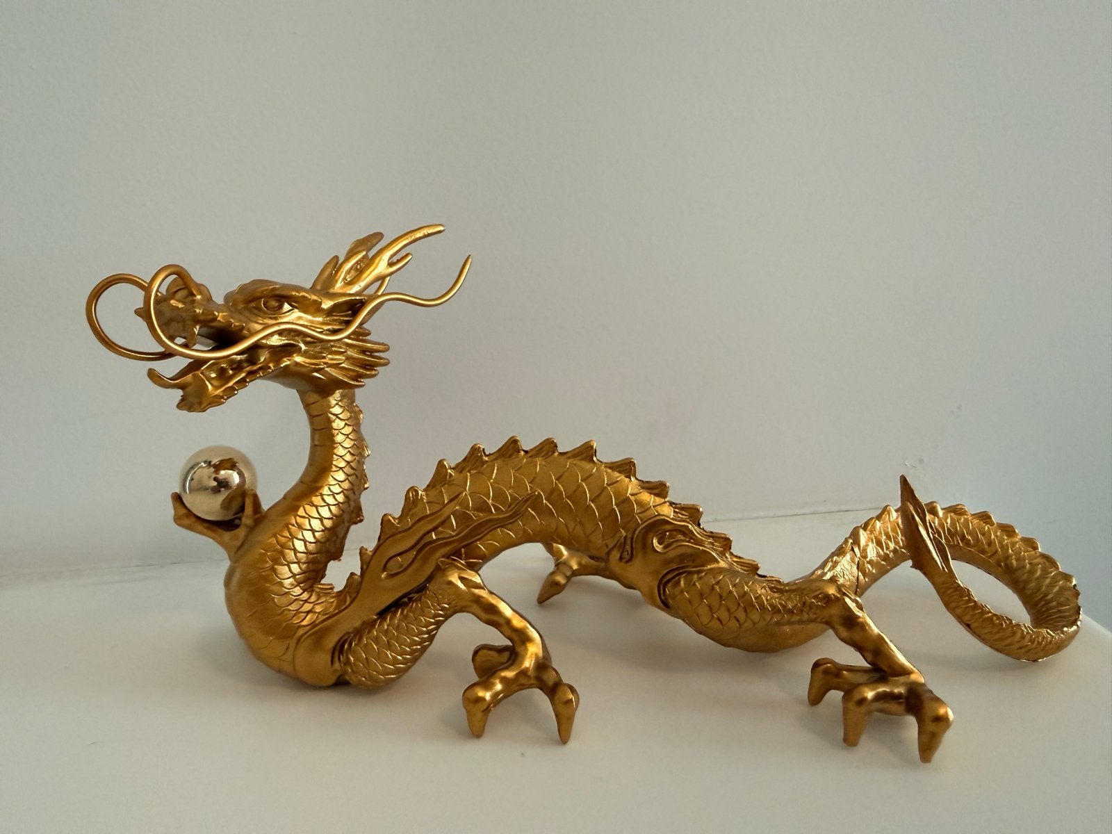 Gouden Japanse Draak Beeld - Koper, Handgemaakt, Antiek en Kunst, Overige onderwerpen, Ophalen of Verzenden, Handgemaakt, 20 - 50 cm