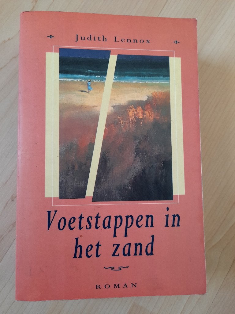 VOETSTAPPEN IN HET ZAND Judith Lennox, Boeken, Ophalen of Verzenden, Gelezen