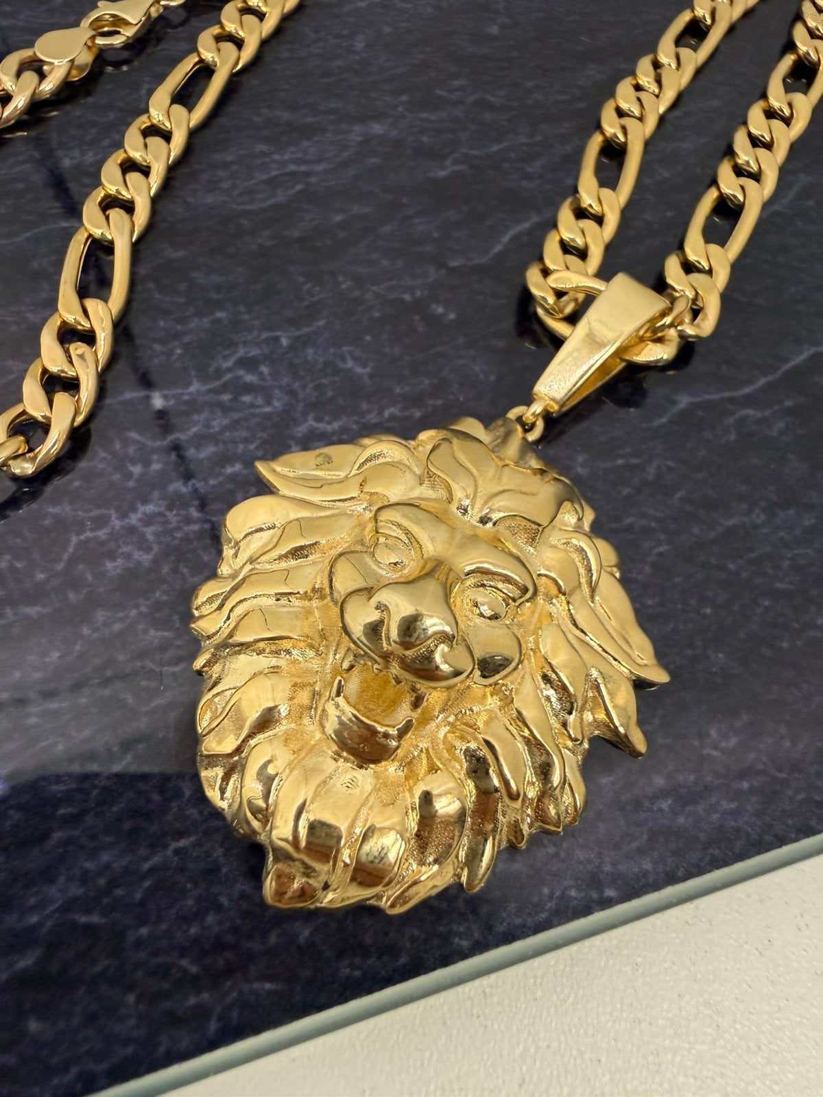 Prachtige 14k gouden figaro ketting met leeuw hanger, Ophalen of Verzenden, Nieuw, Goud, Goud