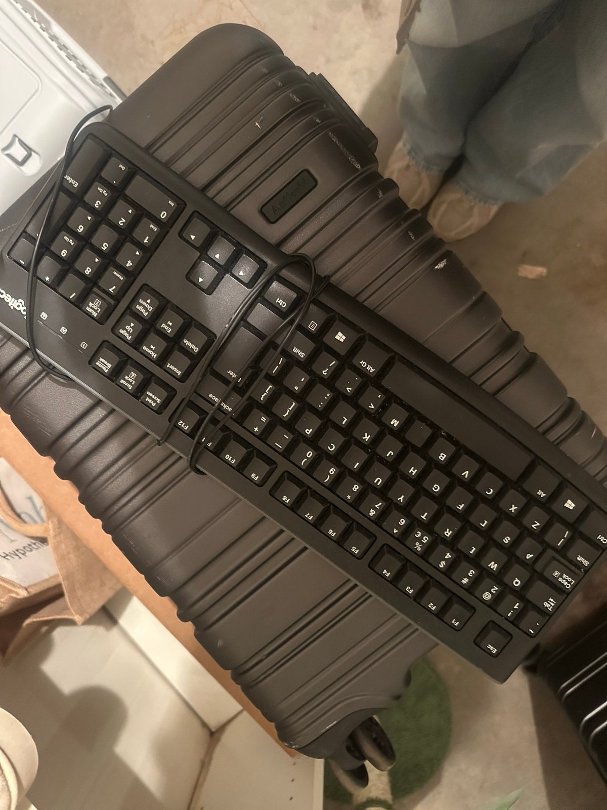 Logitech toetsenbord met USB-kabel, Gebruikt, Ophalen of Verzenden, Qwerty, Numeriek gedeelte