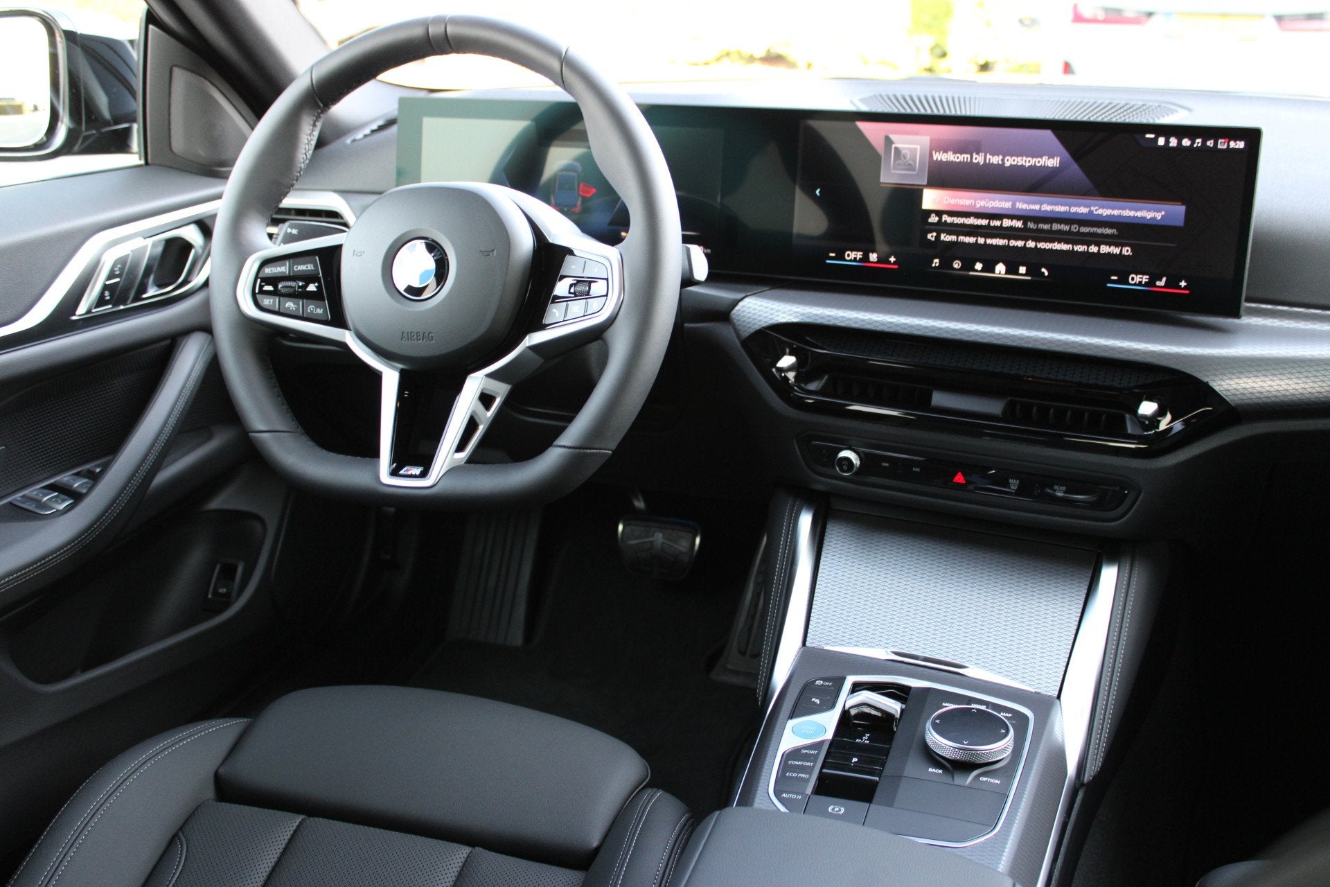 BMW i4 eDrive35 M Sport / Achteruitrijcamera / Stuurverwarmi, Auto's, Dealer onderhouden, Achterwielaandrijving, Zwart, Zwart