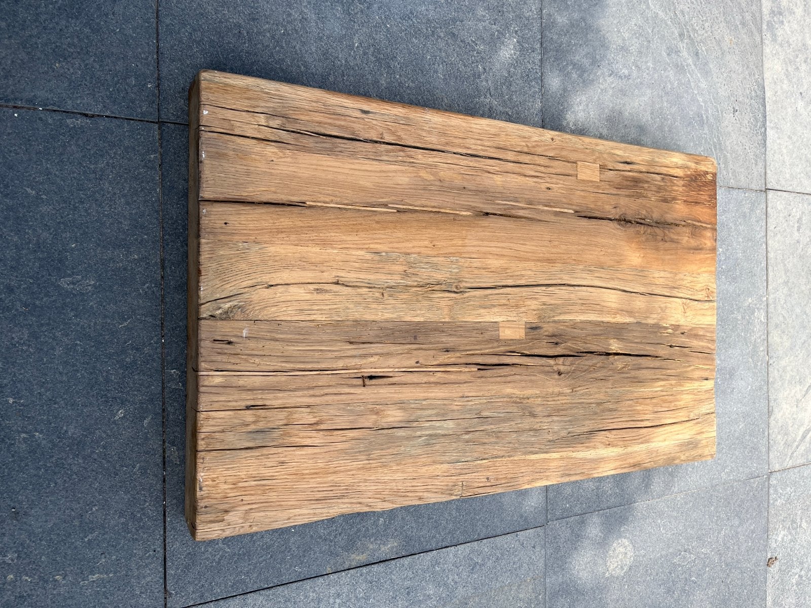 Robuuste houten plank / bijzettafel van oud eikenhout, 45 tot 60 cm, Minder dan 55 cm, Gebruikt, Ophalen of Verzenden