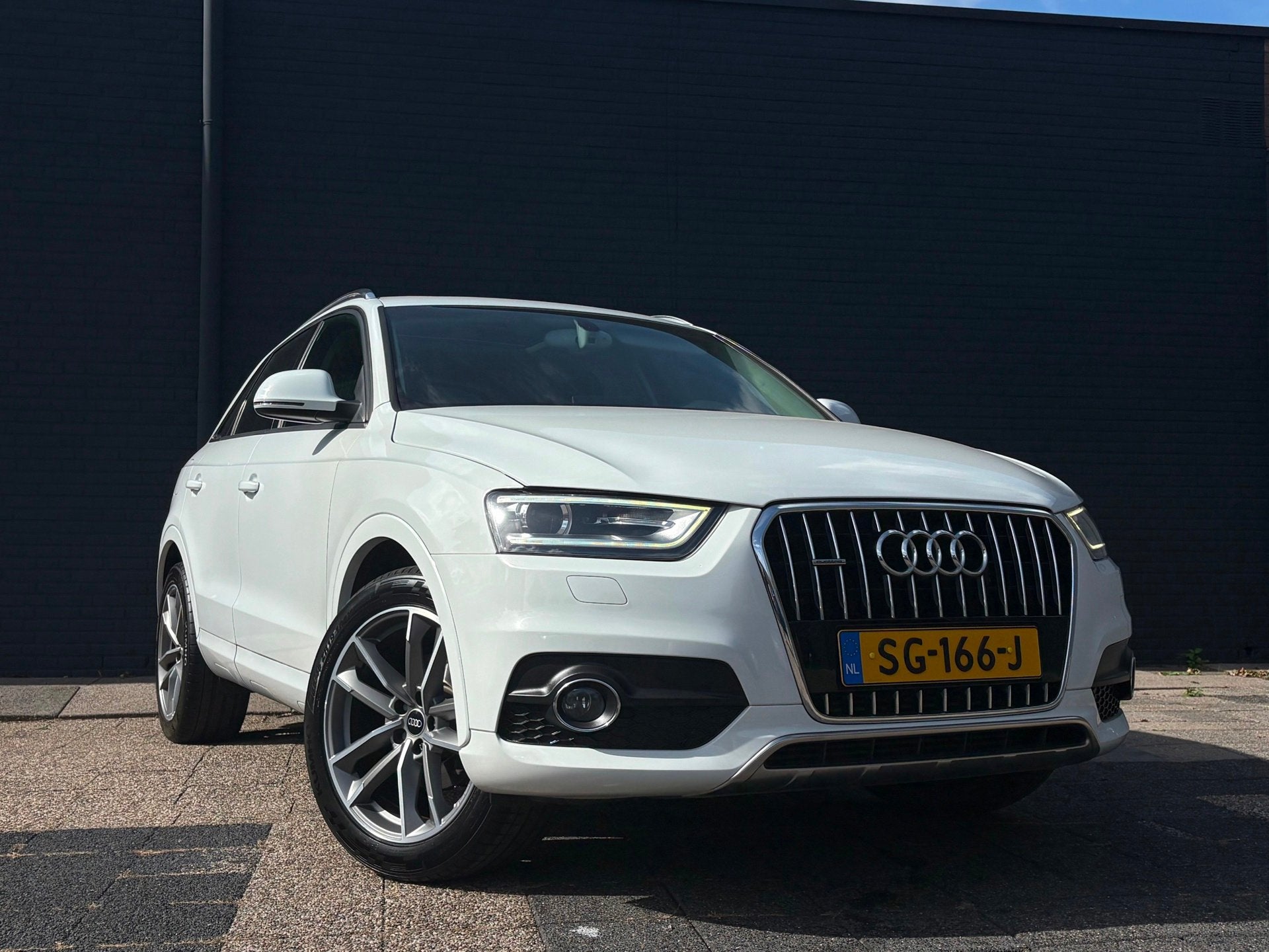 Foto 5 van Audi Q3 2.0 TFSI Quattro Automaat | Pano | Stoelverw. | Trek
