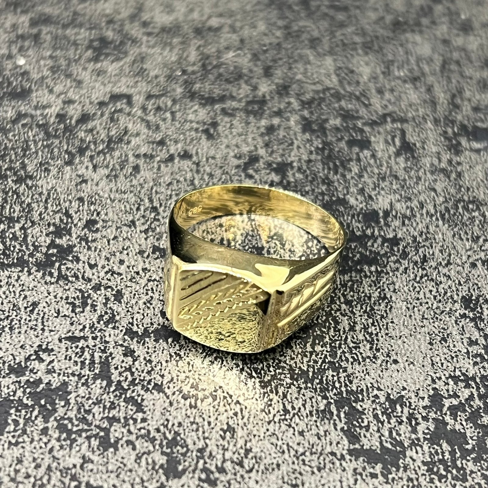 14k gouden zegelring prachtig ring, Ophalen of Verzenden, Zo goed als nieuw, Goud, Dame