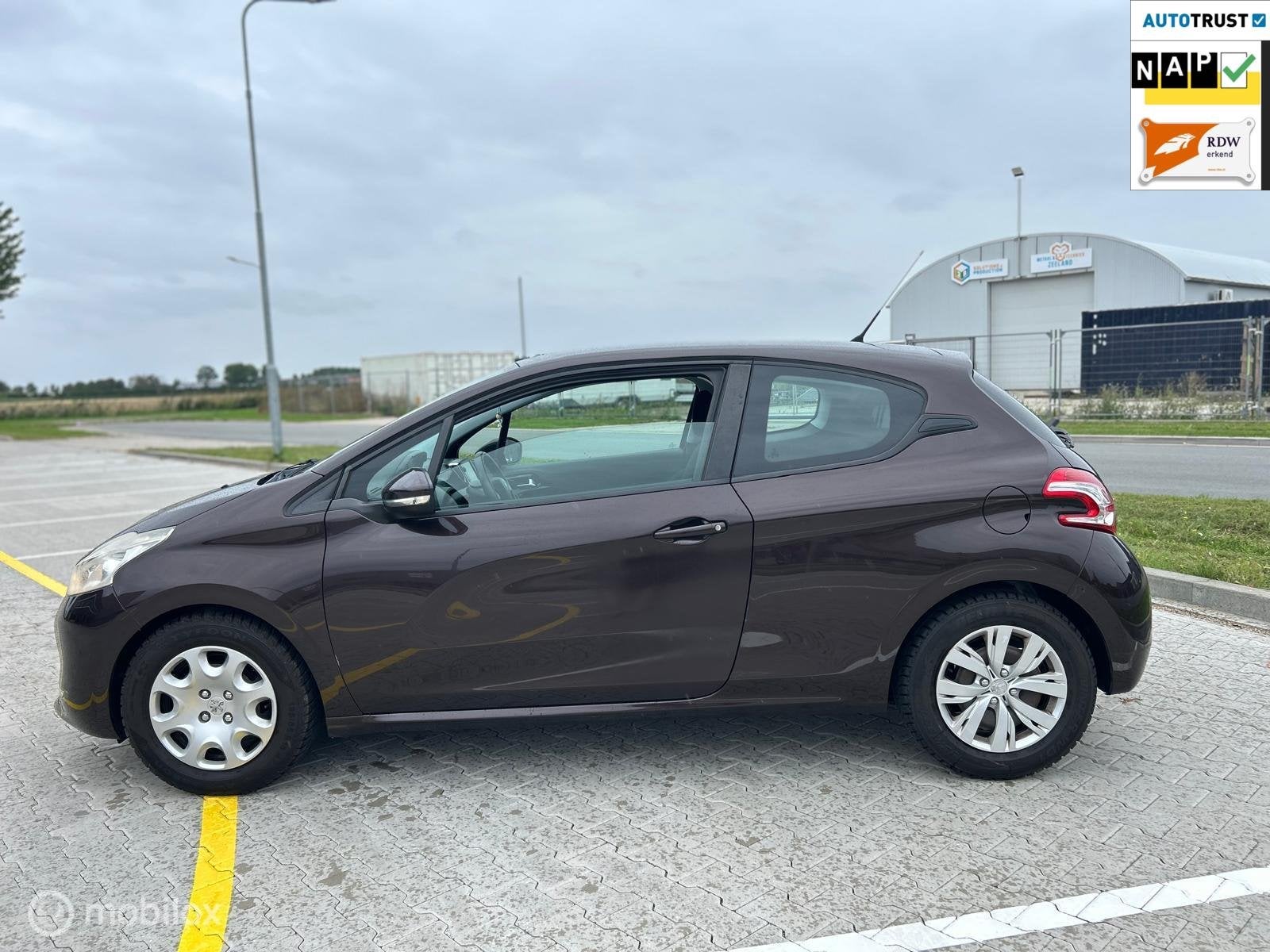 Peugeot 208 1.4 VTi Access|APK|CRUISE CONTR|AIRCO|, Auto's, Voorwielaandrijving, Euro 5, Electronic Stability Program (ESP), Bruin