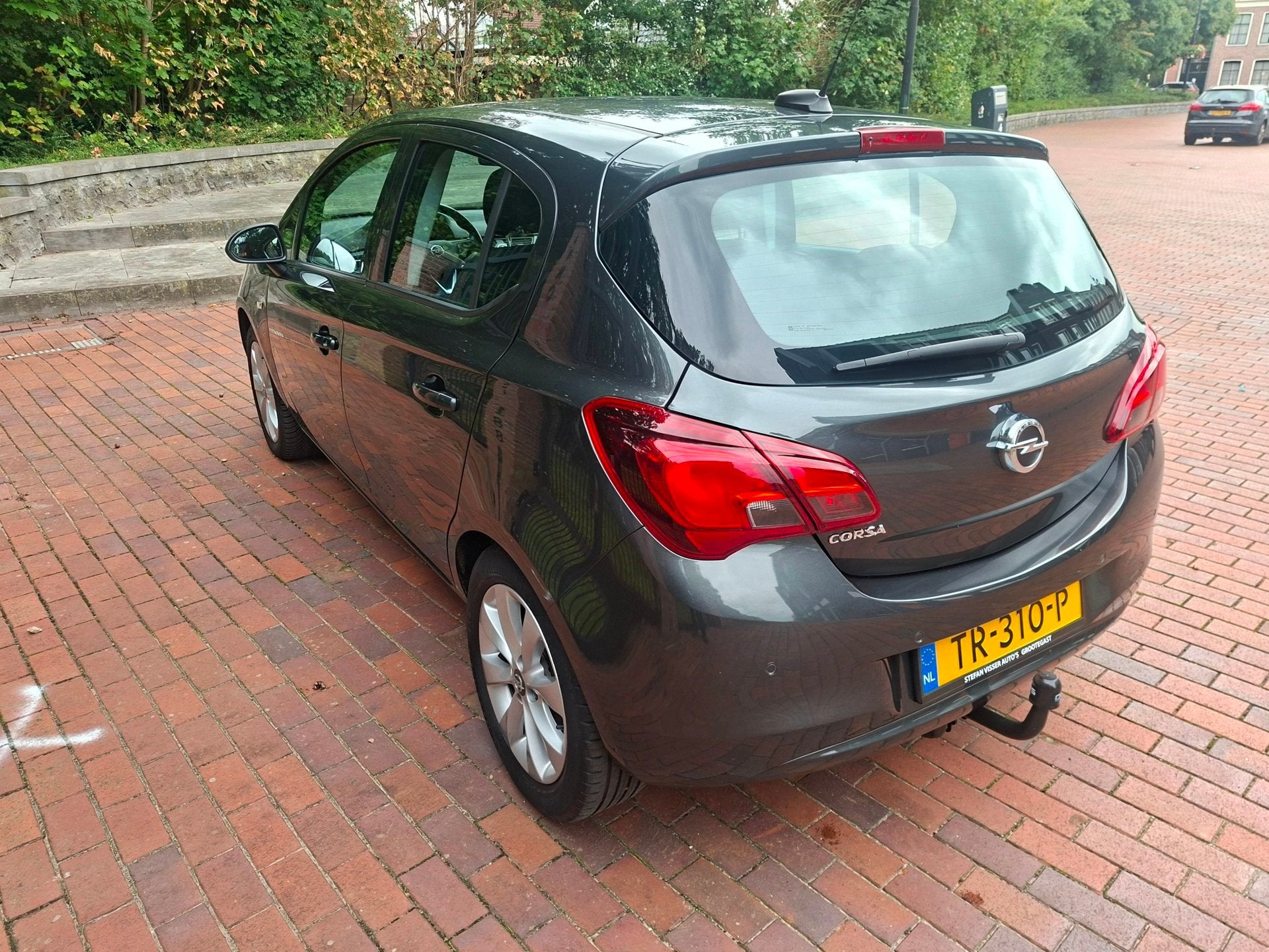 Foto 12 van Opel Corsa 1.4 Favourite 5 Deurs Airco Trekhaak Navigatie