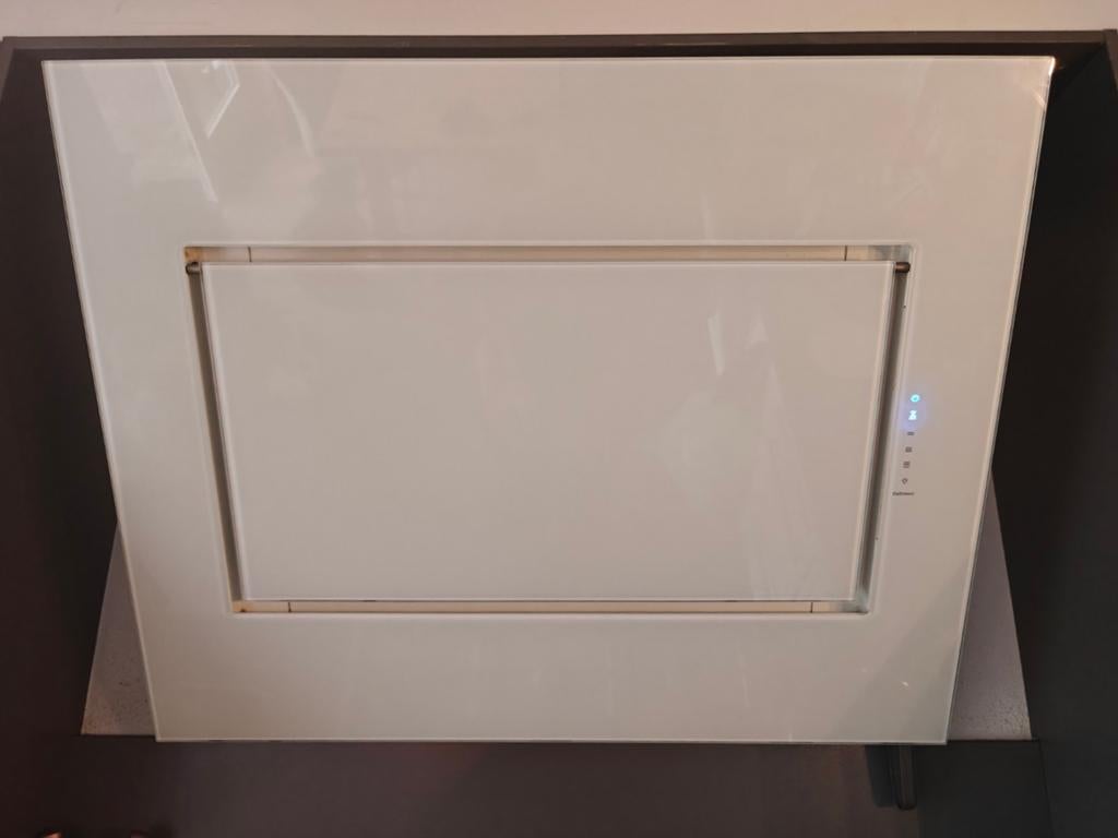 Moderne witte afzuigkap - Wandschouwkap, Witgoed en Apparatuur, Afzuigkappen, Zo goed als nieuw, Vrijstaand, Wandschouwkap, 400 tot 600 m³ per uur