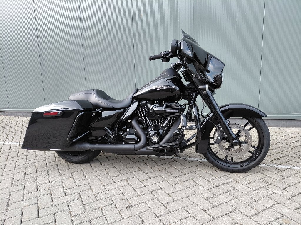 Harley Davidson FLHXS Street glide 2015 Black edition, Motoren, Motoren | Harley-Davidson, 2 cilinders, 1690 cc, Motorrijbewijs A