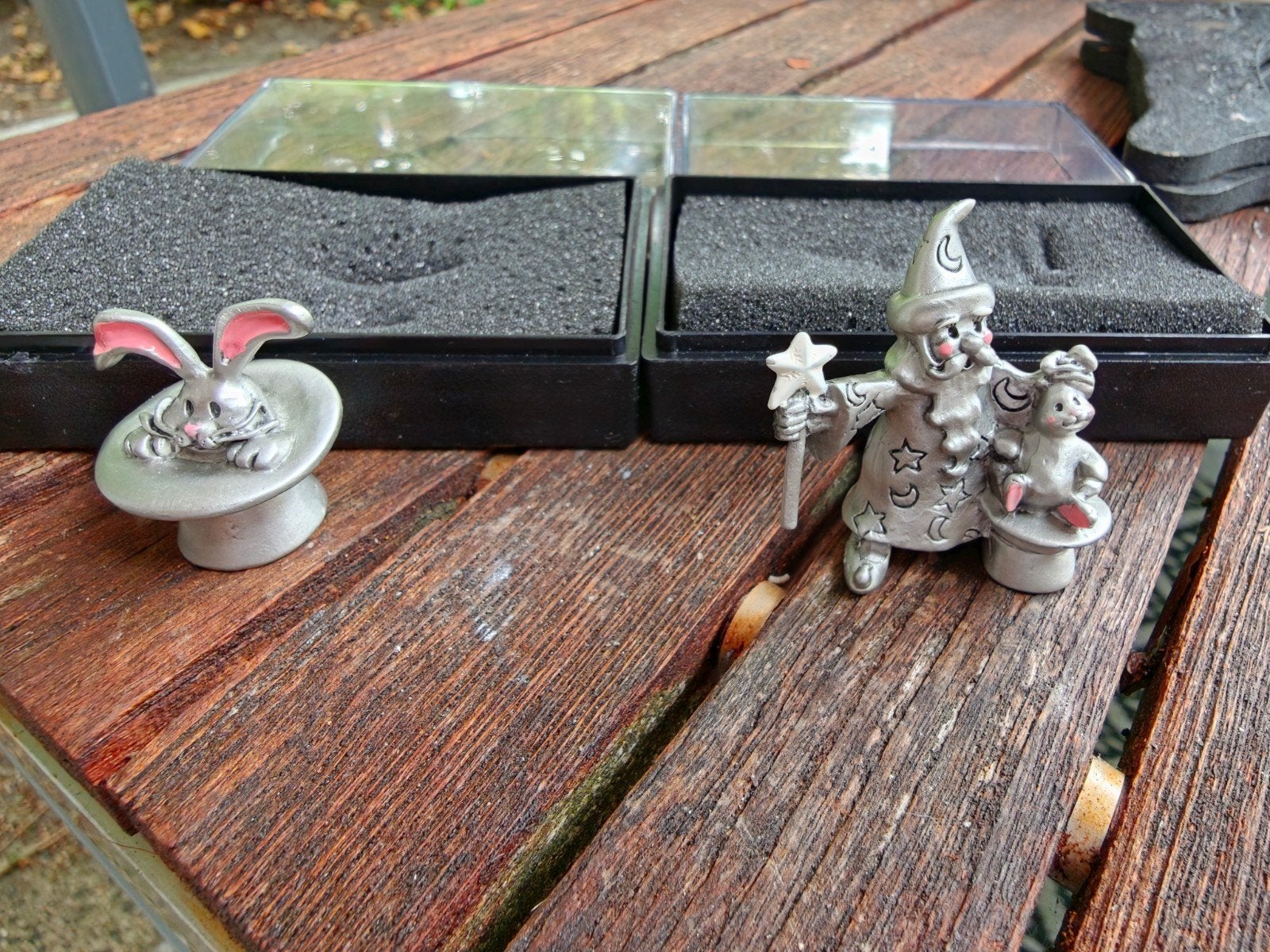 2 Royal Selangor Miniatuur Beeldjes - Tovenaar & Konijn, Ophalen of Verzenden