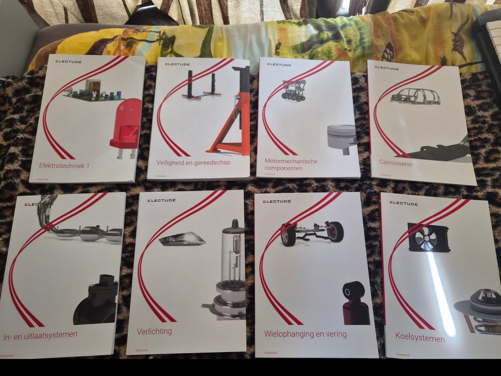 NIEUW!!!! Electude boeken MBO 4 Technisch Specialist Voert, Ophalen of Verzenden, Nieuw, MBO