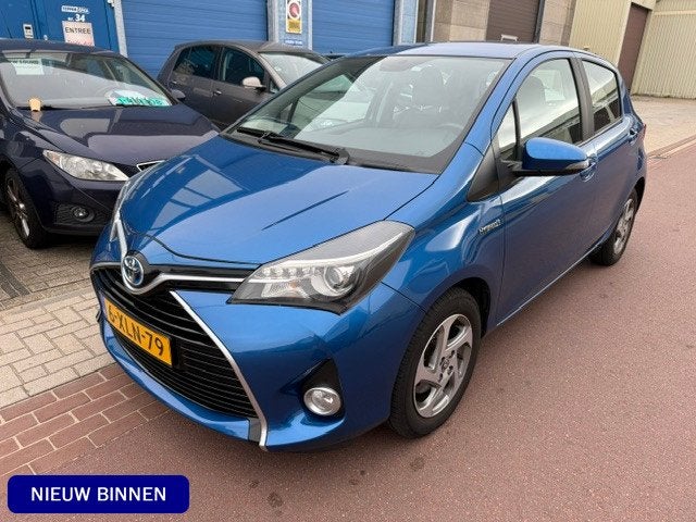 Toyota Yaris 1.5 Hybrid Aspiration sep-2014 Facelift model Z, Dealer onderhouden, Gebruikt, Euro 6, 4 cilinders