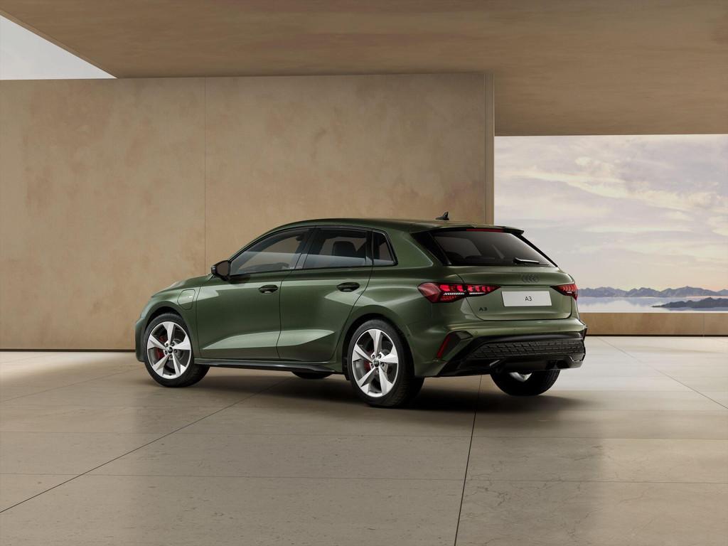 Audi A3 Sportback 45 TFSI e 272pk S edition Competition | St, Auto's, Audi, 12 maanden, 4 cilinders, 150 min, Leder en Stof