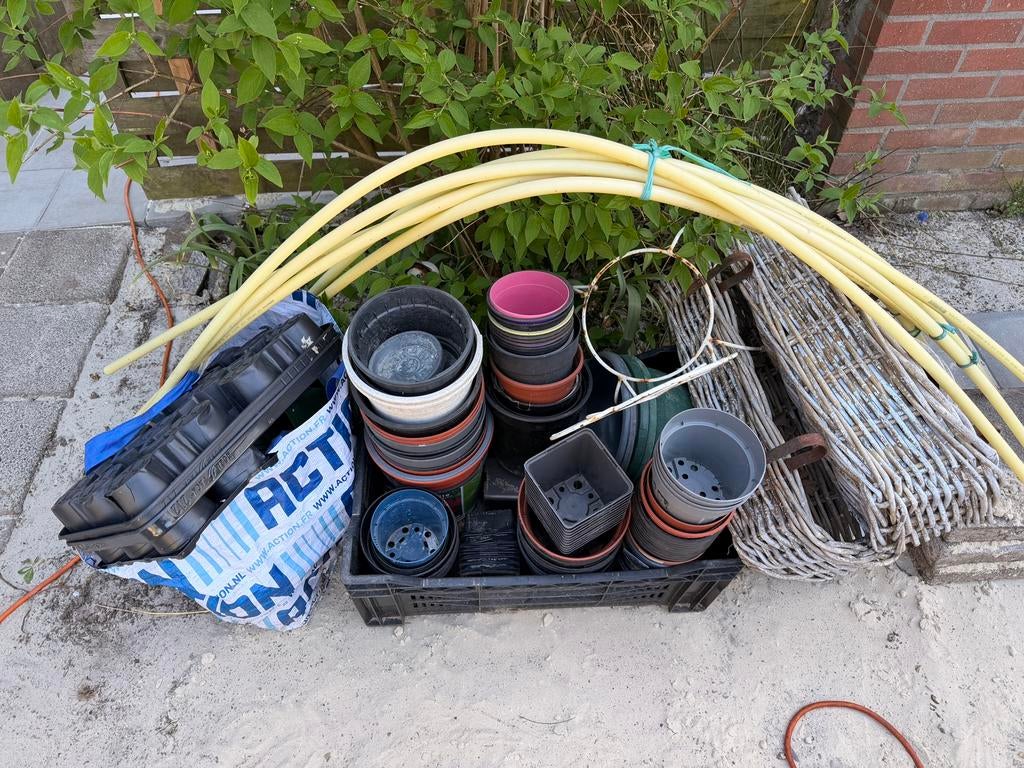Heel veel kweekpotten, bloempotten, vochtmeter etc, Ophalen, Kunststof, Gebruikt, Rond