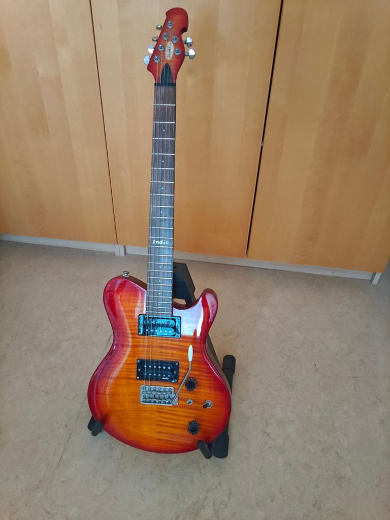 Indie Shape Standard Gitaar met prachtige tiger stripe top, Ophalen, Zo goed als nieuw, Solid body, Overige merken
