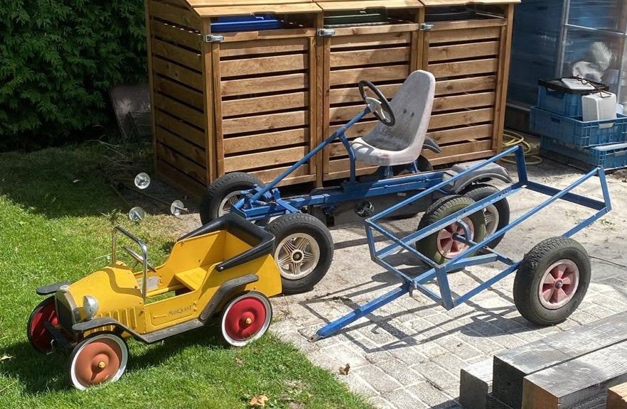 Gele trapauto en blauwe skelter met aanhanger, Ophalen, Gebruikt, Trapvoertuig