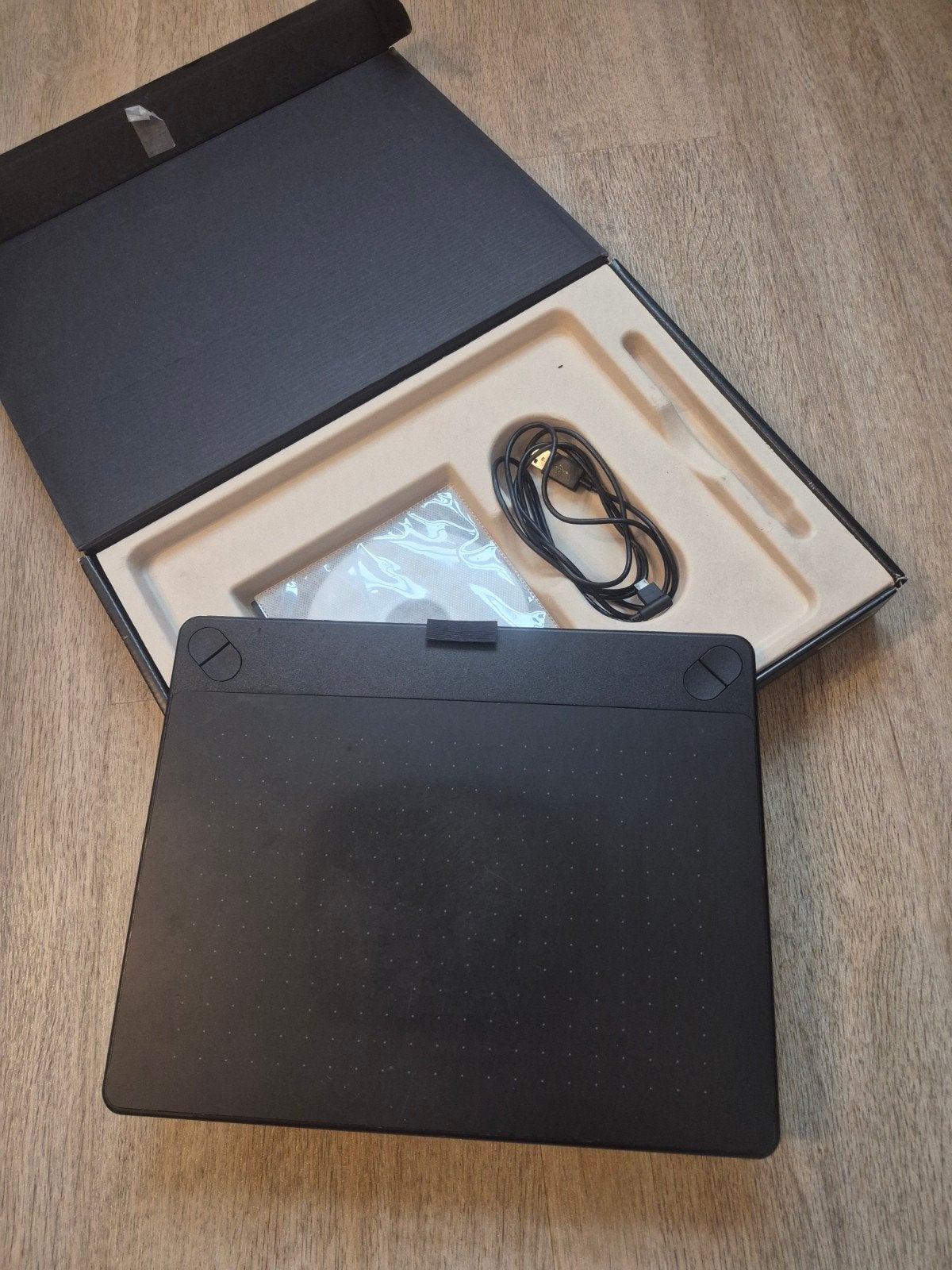 WACOM tablet intuos, Computers en Software, Android Tablets, Ophalen of Verzenden, 10 inch, 16 GB