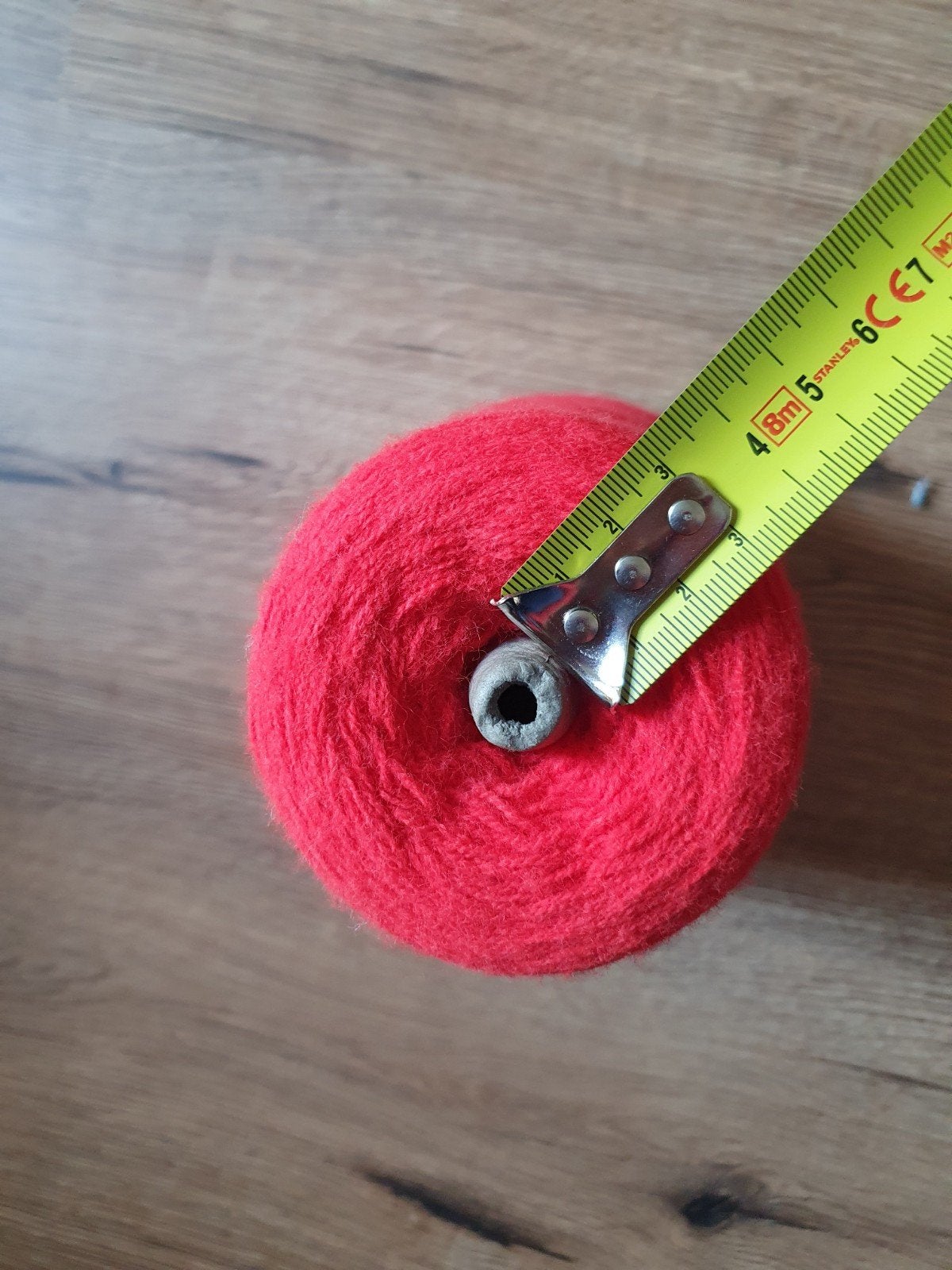 klos rood garen voor breien haken punchen, Ophalen of Verzenden, Zo goed als nieuw