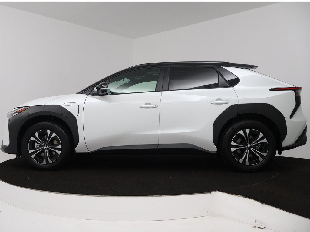 Toyota Bz4x Dynamic 71 kWh | Panoramadak | Spatlappen |, 12 maanden, 1885 kg, Leder en Stof, Wit