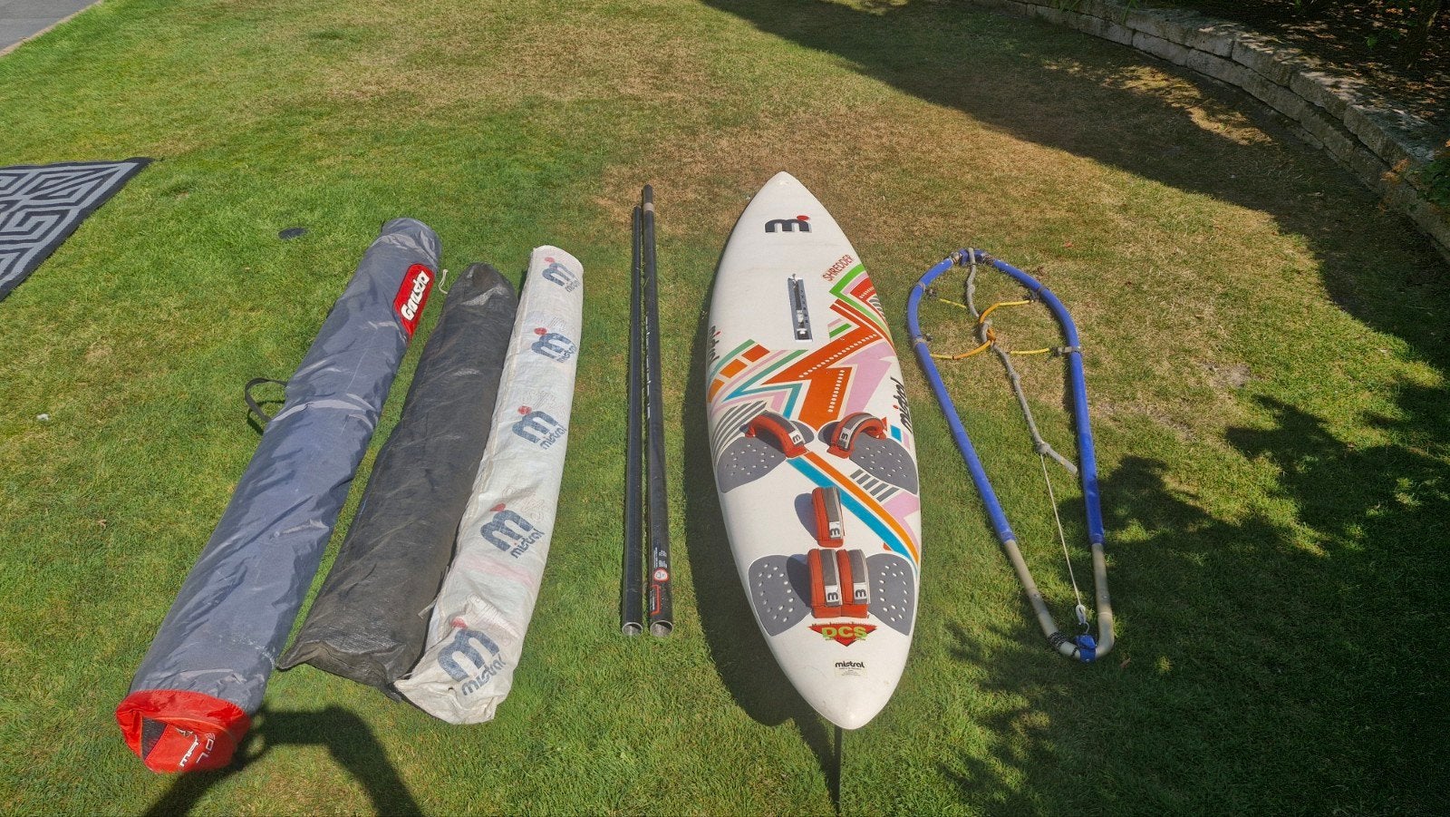 Windsurfset: Mistral Shredder 3 zeilen, masten en giek, Watersport en Boten, Windsurfen, Ophalen, Gebruikt, 5 tot 6.5 m², Met mast