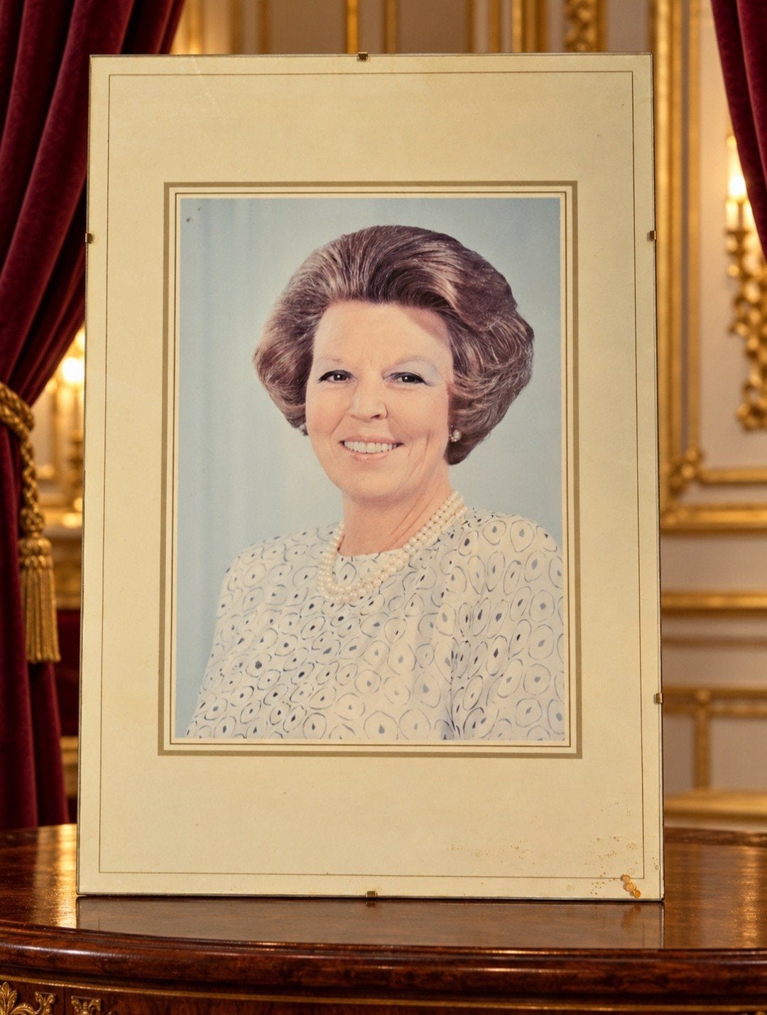 Officieel Staatsieportret Koningin Beatrix (Thuring B.V. / R, Ophalen of Verzenden, 1980 tot heden, Overige onderwerpen