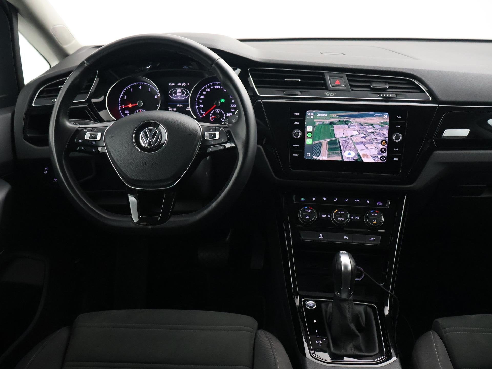 Volkswagen Touran 1.5 TSI 150 PK DSG AUT. 7-PERS HIGHLINE +, 4 cilinders, 150 pk, 7 stoelen, Origineel Nederlands