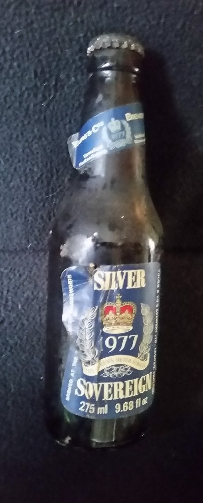 UK Royalty Silver Jubilee bierfles 1977+14 miniatuurflesjes, Verzamelen, Biermerken, Ophalen of Verzenden, Zo goed als nieuw, Flesje(s)