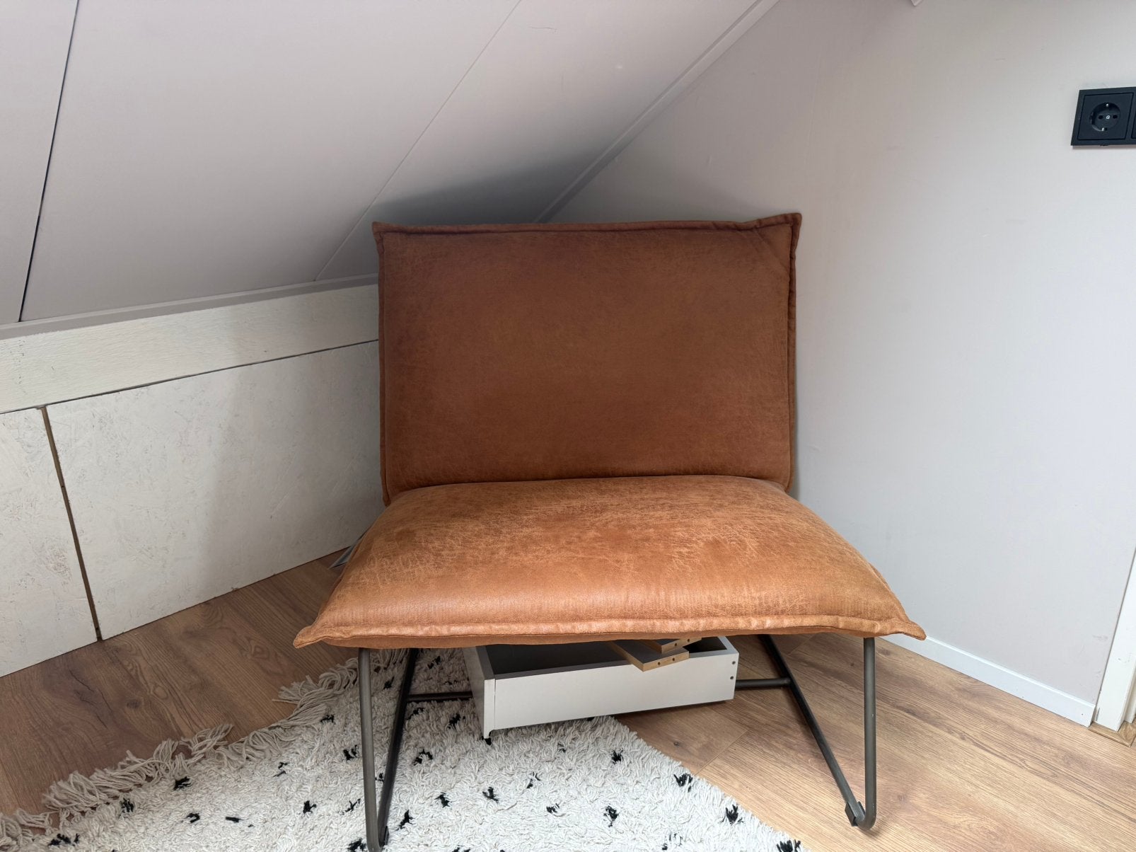 Brede fauteuil cognac kleur, Huis en Inrichting, Ophalen, Eenpersoons, Minder dan 75 cm, Zo goed als nieuw